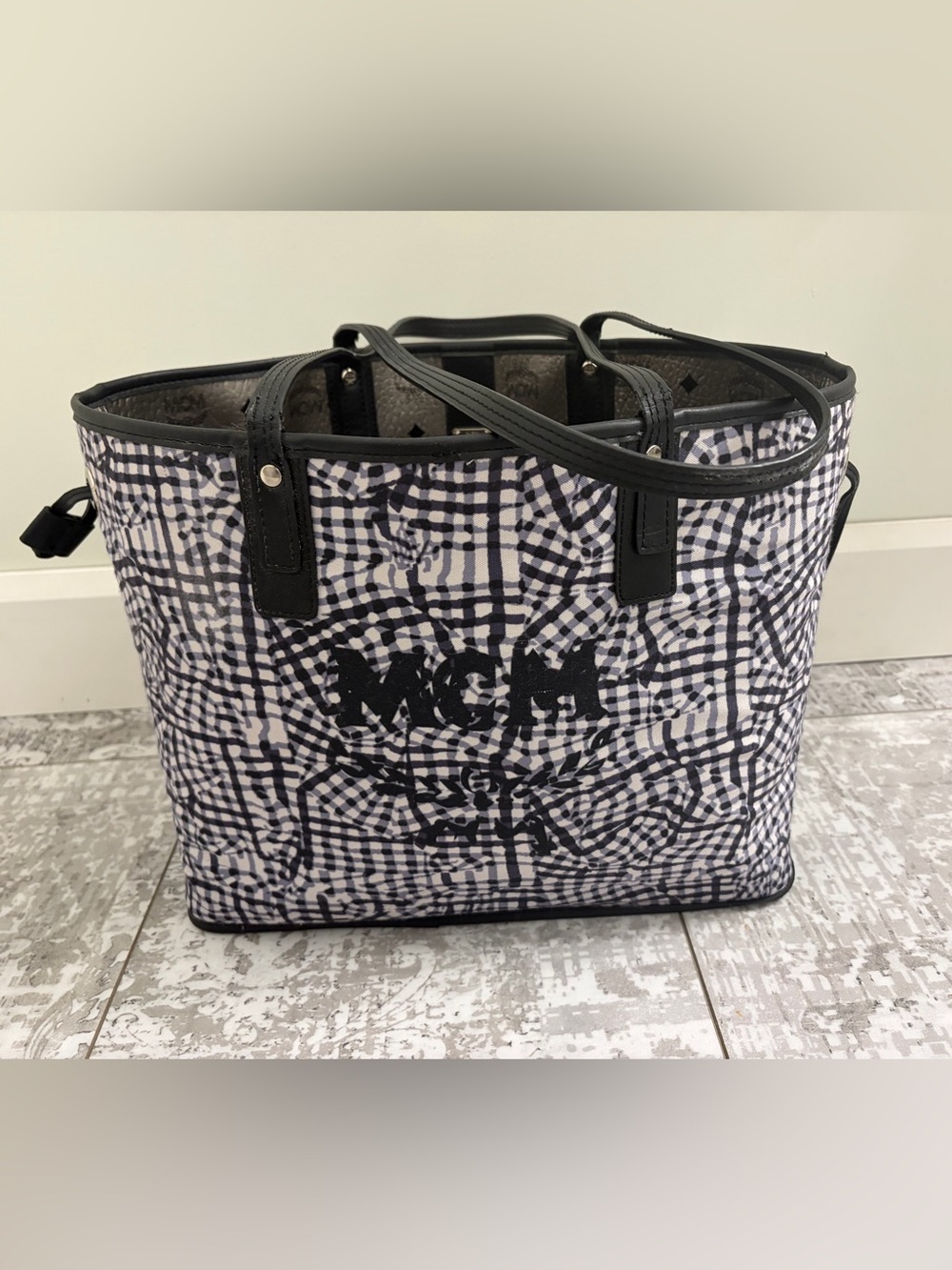 MCM Reversable Silver Monogram Tote with Black Trim - Picture 4 of 11